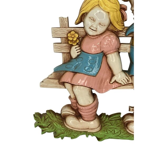 Vintage 1977 Homco Plastic Boy And Girl On Park Bench Wall Hanging, Made In USA - Picture 5 of 12